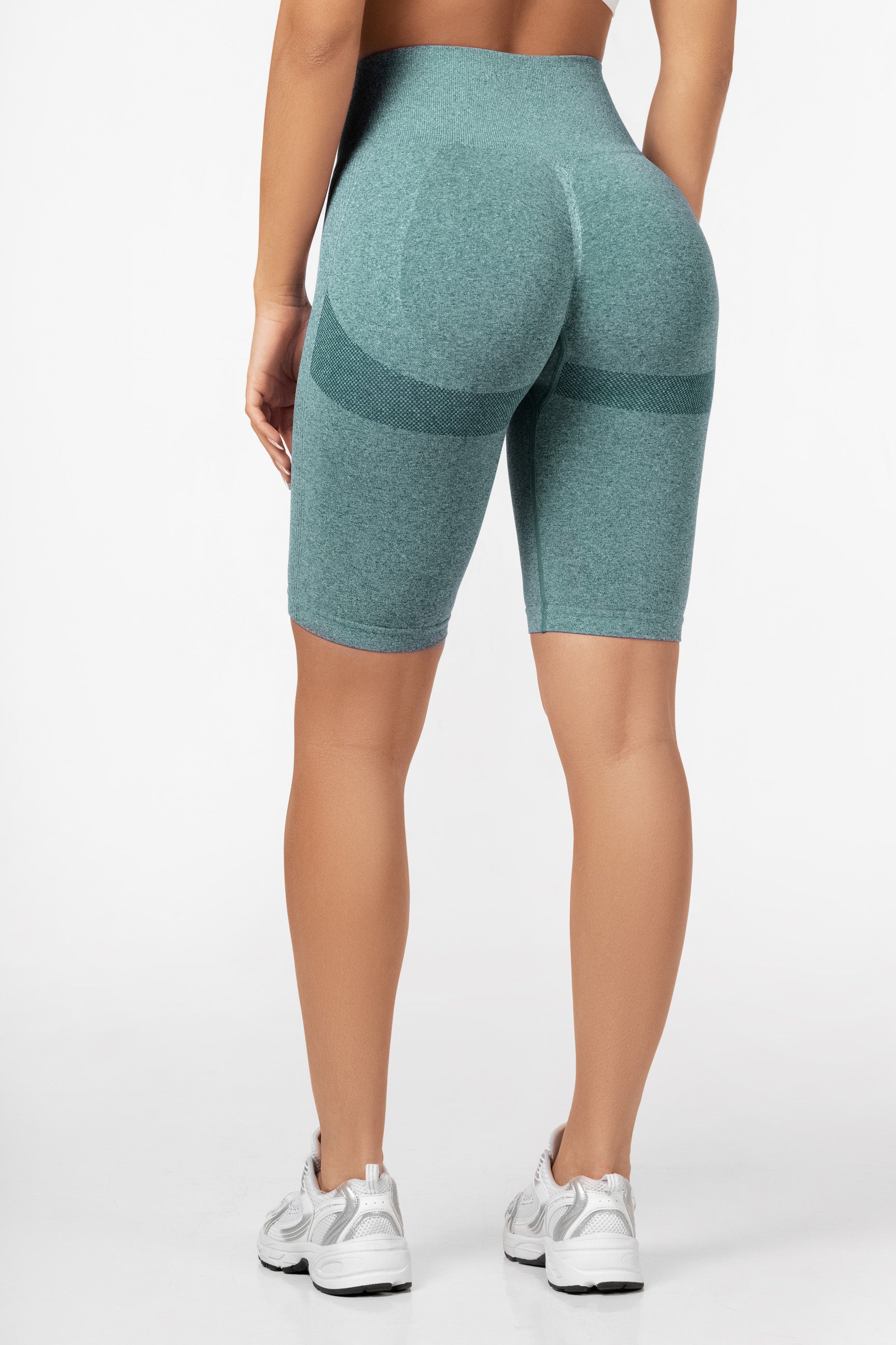 Peachy scrunch seamless shorts som former bagdelen