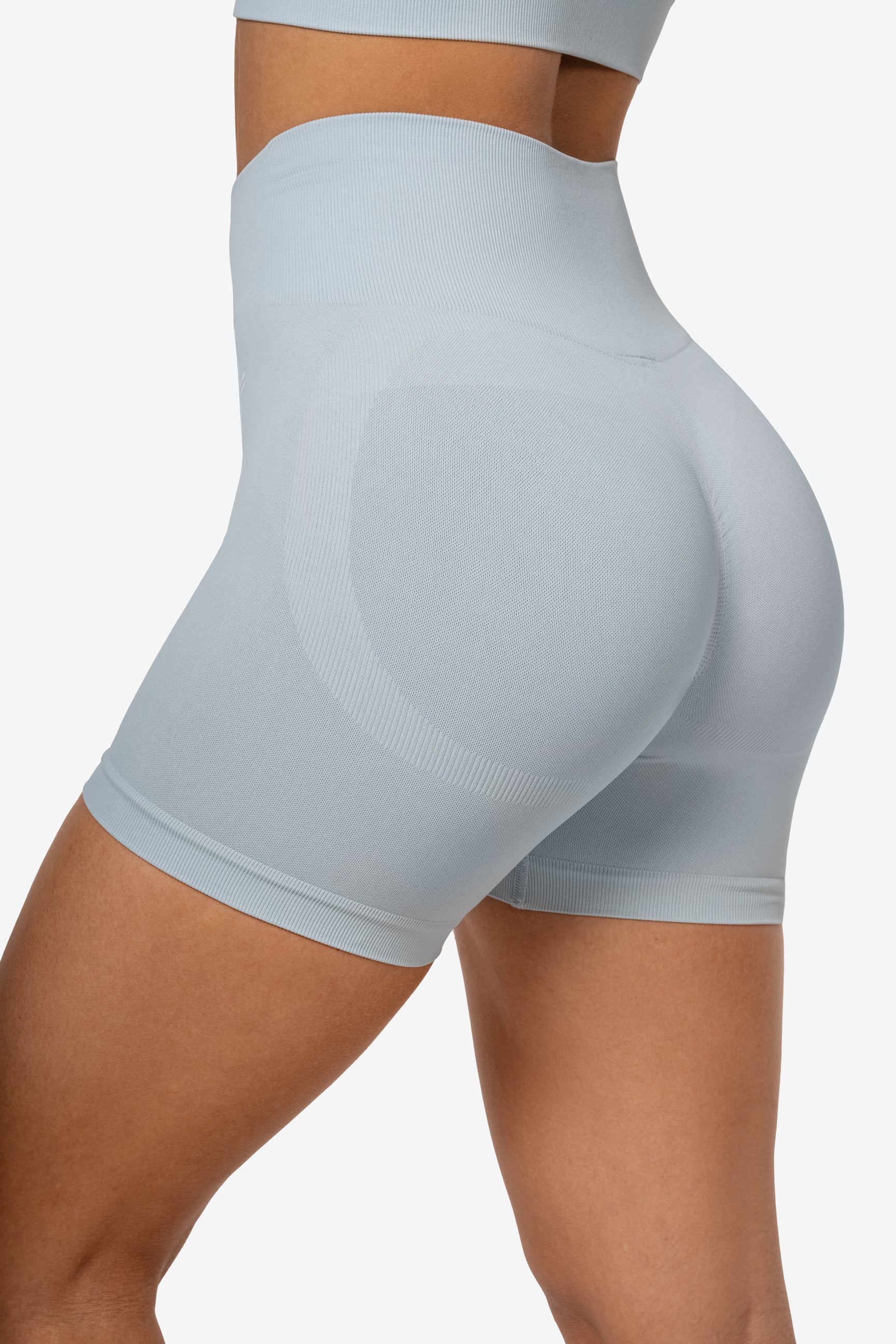 Light Grey Lunge Scrunch Shorts - for dame - Famme - Shorts
